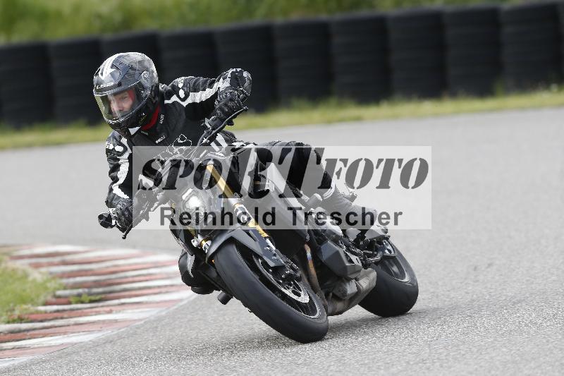 Archiv-2025/09 22.04.2025 Cornu Master School ADR/rot-rouge/12